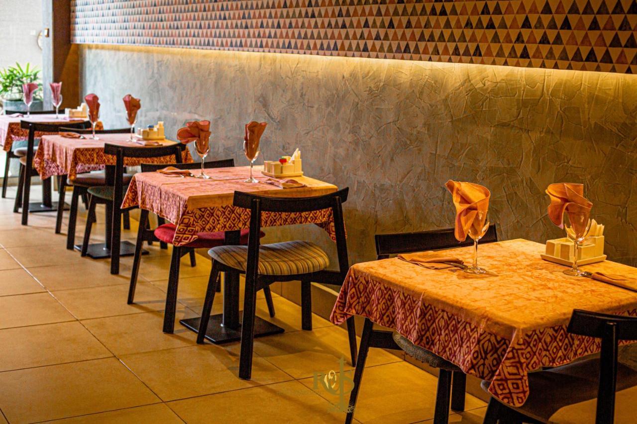 Roots Hotel Apartments Abidżan Zewnętrze zdjęcie