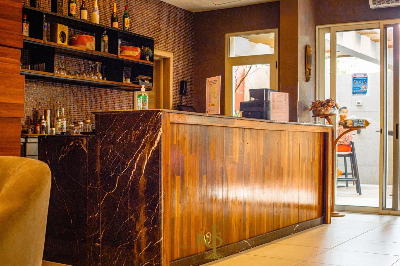 Roots Hotel Apartments Abidżan Zewnętrze zdjęcie