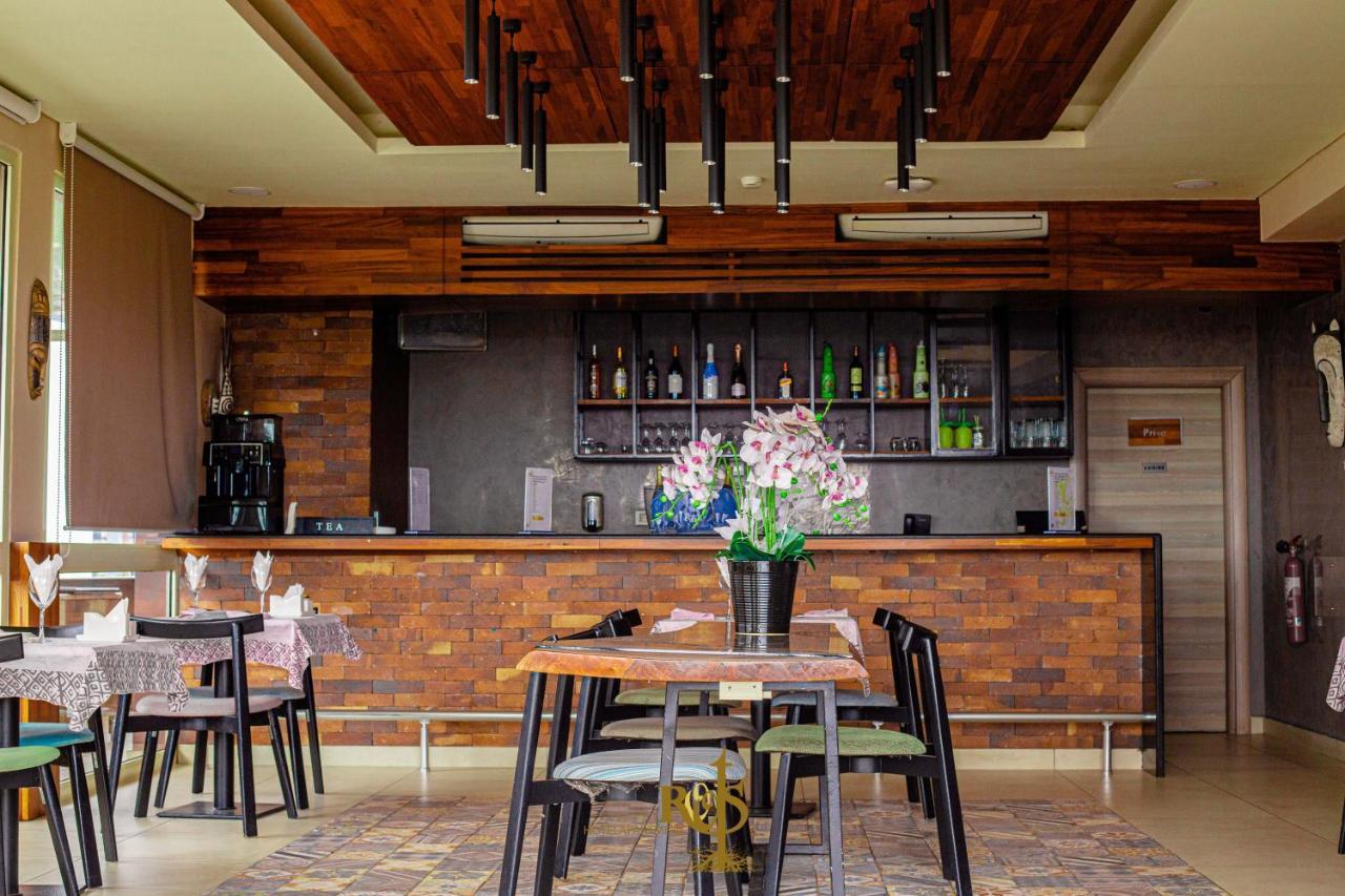 Roots Hotel Apartments Abidżan Zewnętrze zdjęcie