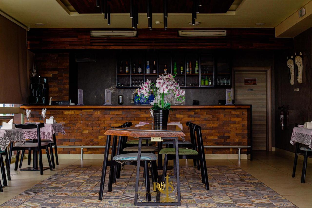 Roots Hotel Apartments Abidżan Zewnętrze zdjęcie