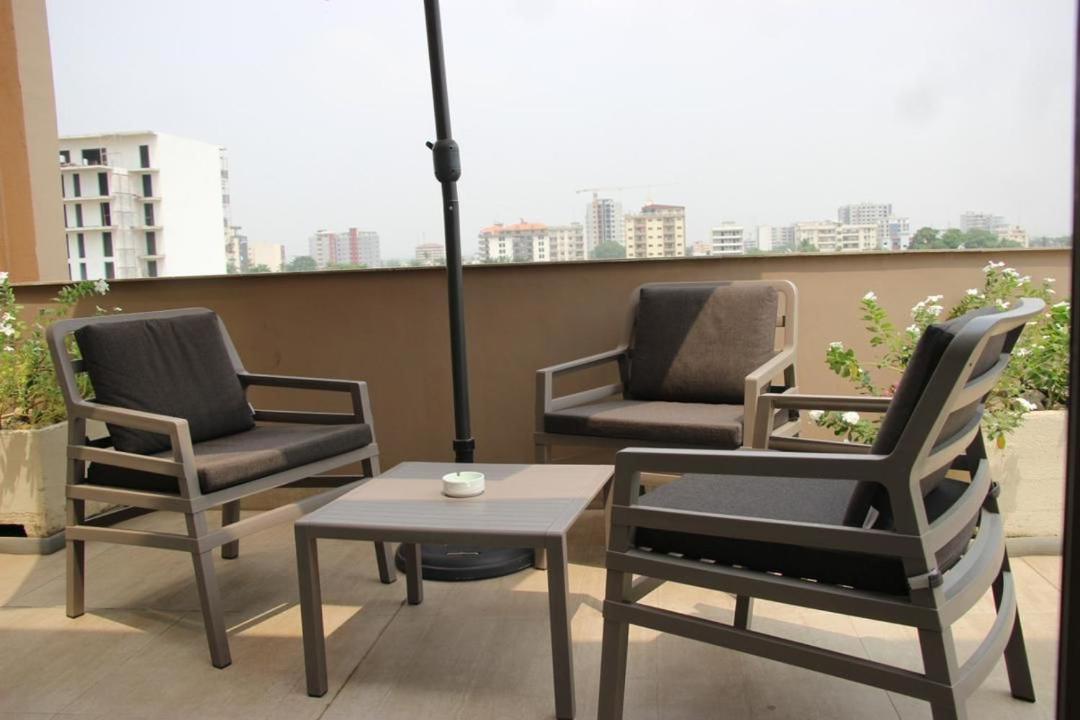 Roots Hotel Apartments Abidżan Zewnętrze zdjęcie