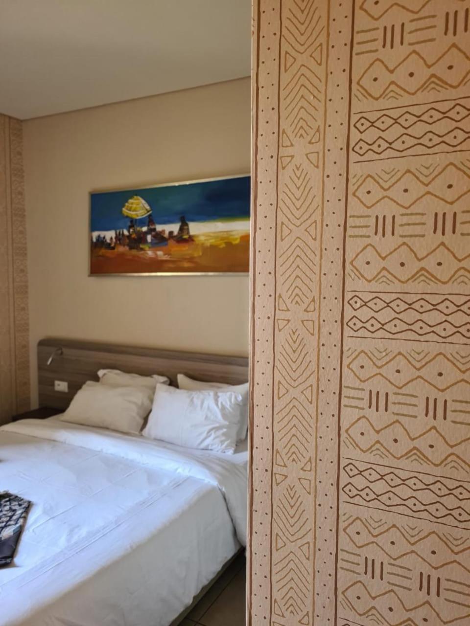 Roots Hotel Apartments Abidżan Zewnętrze zdjęcie