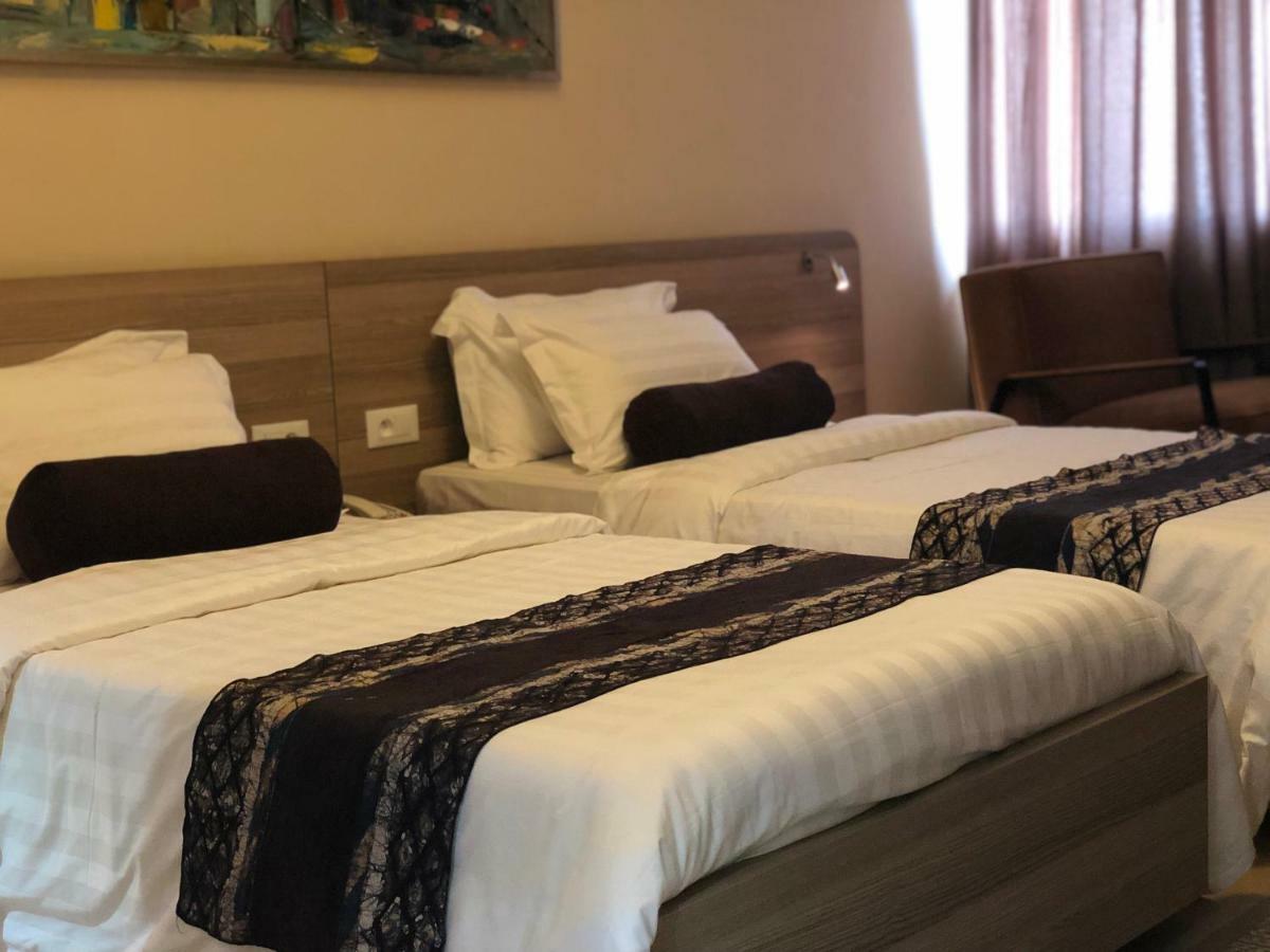 Roots Hotel Apartments Abidżan Zewnętrze zdjęcie