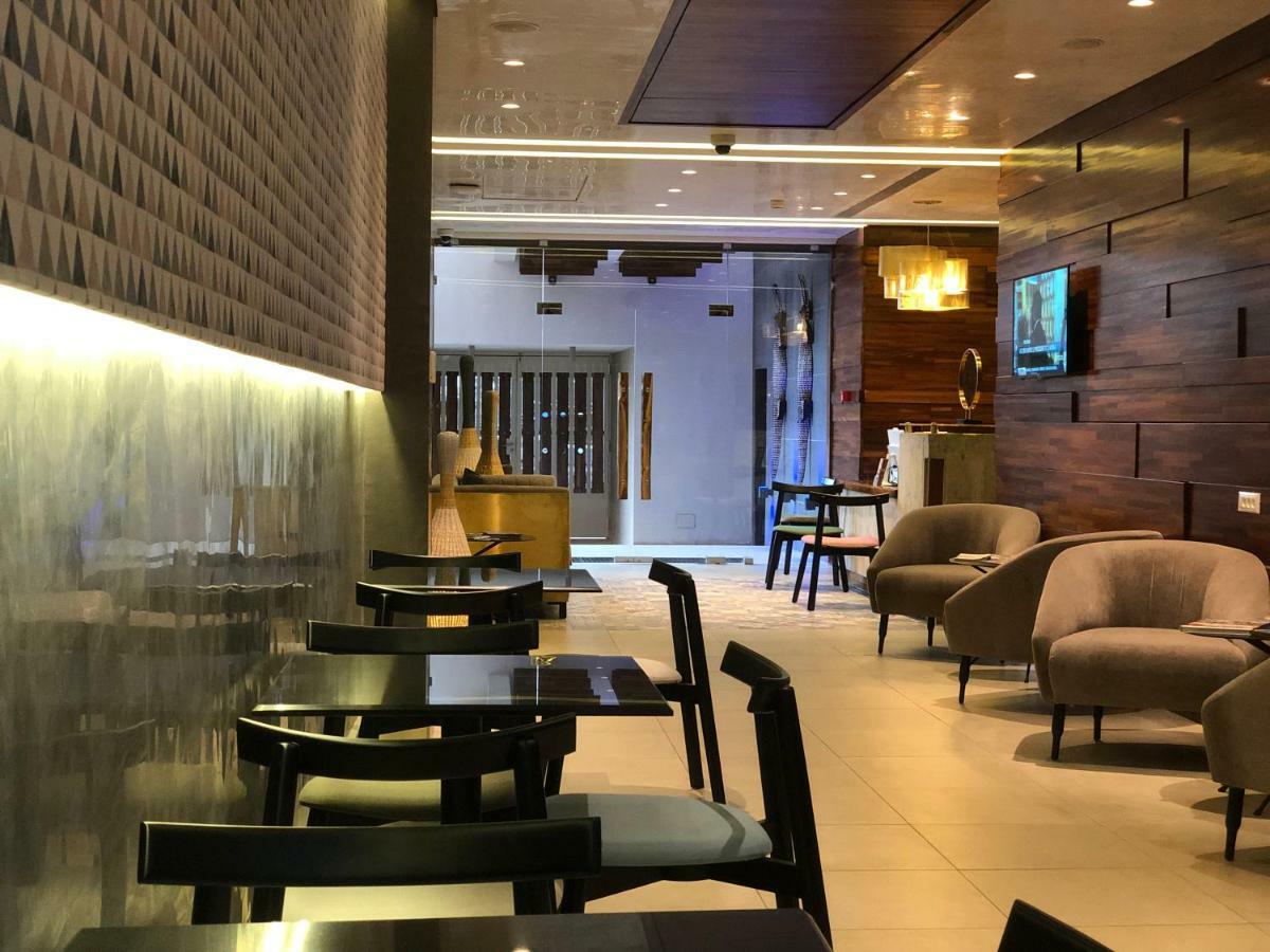 Roots Hotel Apartments Abidżan Zewnętrze zdjęcie