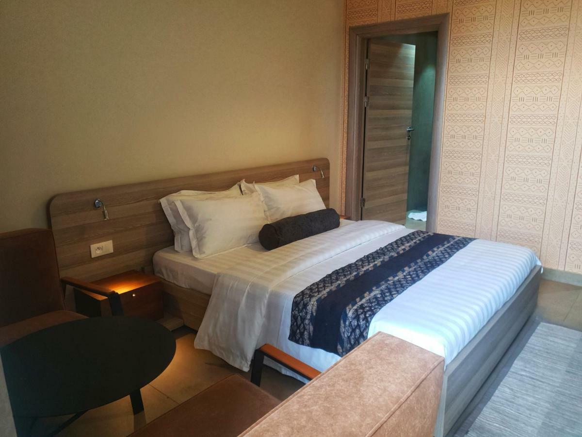 Roots Hotel Apartments Abidżan Zewnętrze zdjęcie